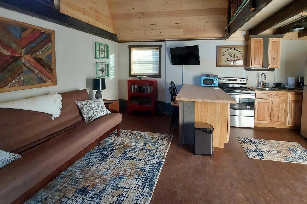 Rustic Hendersonville Farm Studio With Private Deck Bagian luar foto