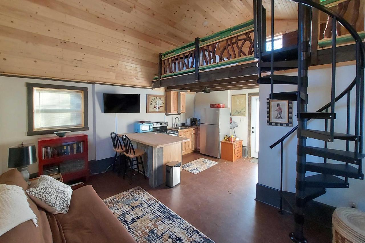 Rustic Hendersonville Farm Studio With Private Deck Bagian luar foto