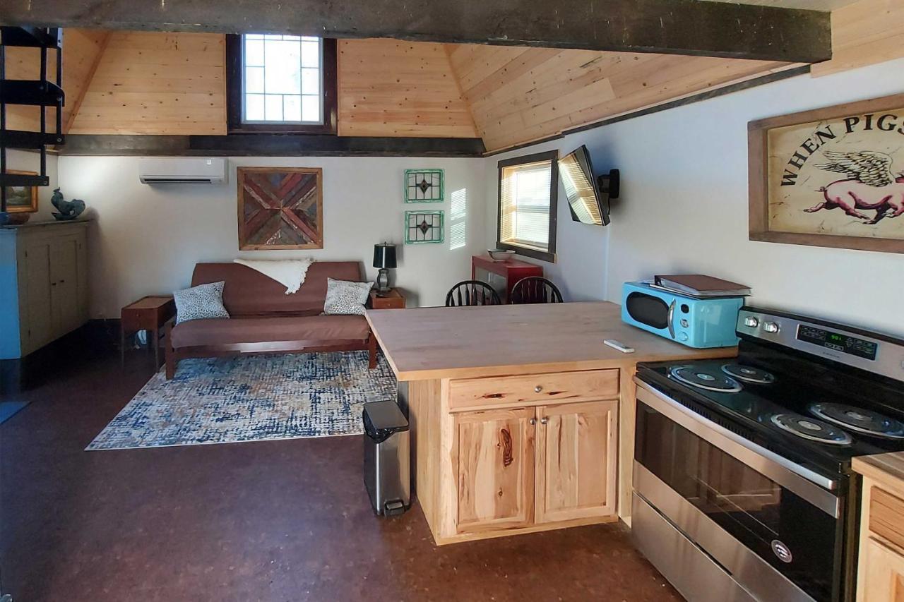 Rustic Hendersonville Farm Studio With Private Deck Bagian luar foto