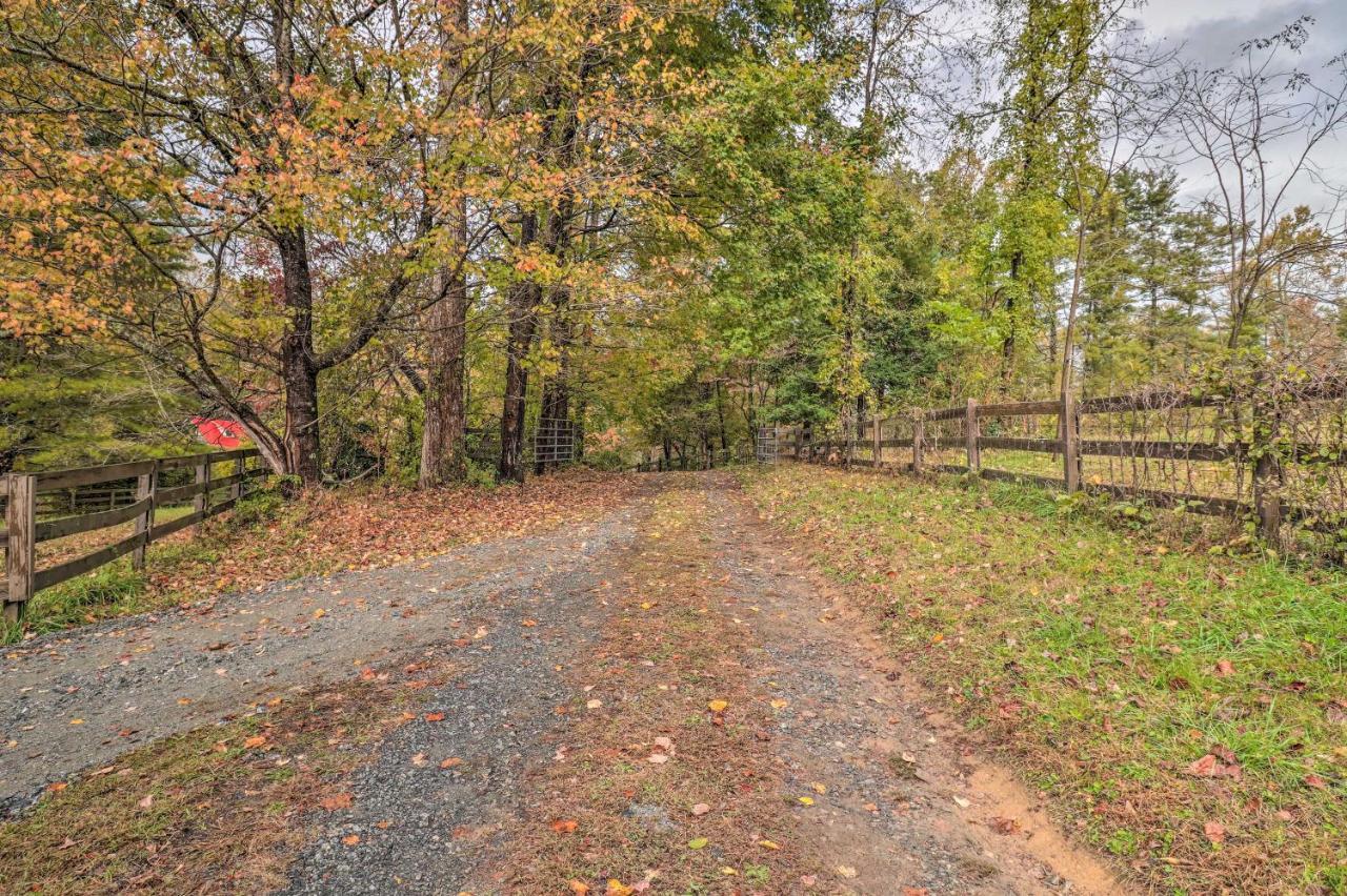 Rustic Hendersonville Farm Studio With Private Deck Bagian luar foto