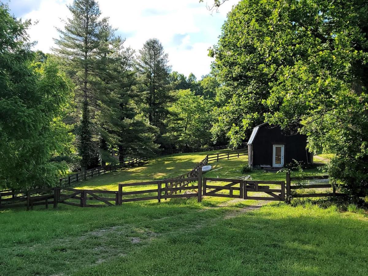 Rustic Hendersonville Farm Studio With Private Deck Bagian luar foto