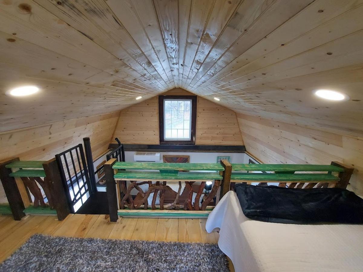 Rustic Hendersonville Farm Studio With Private Deck Bagian luar foto