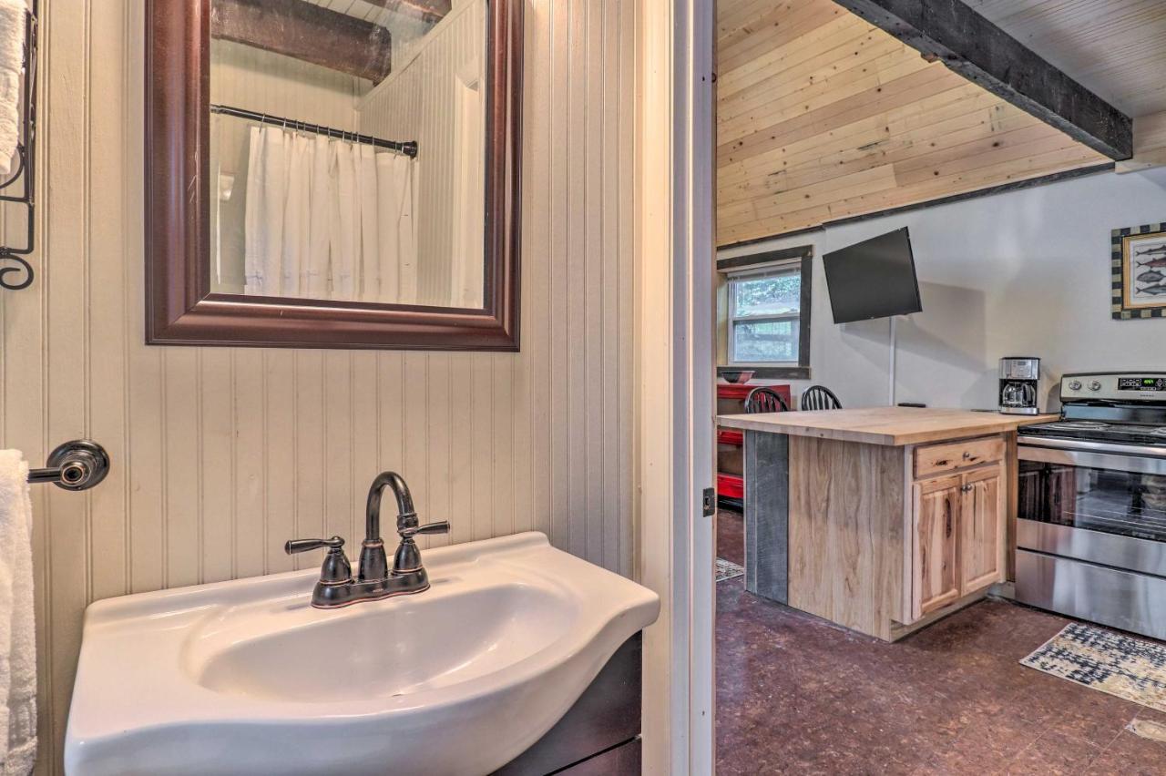 Rustic Hendersonville Farm Studio With Private Deck Bagian luar foto